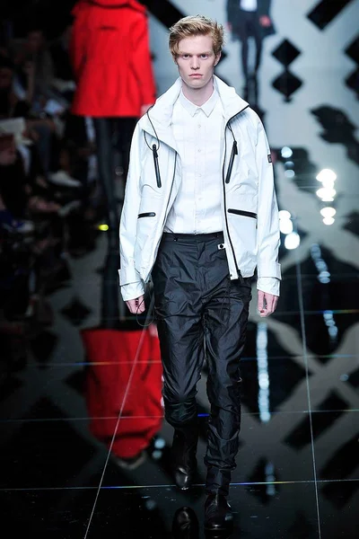 Look 30